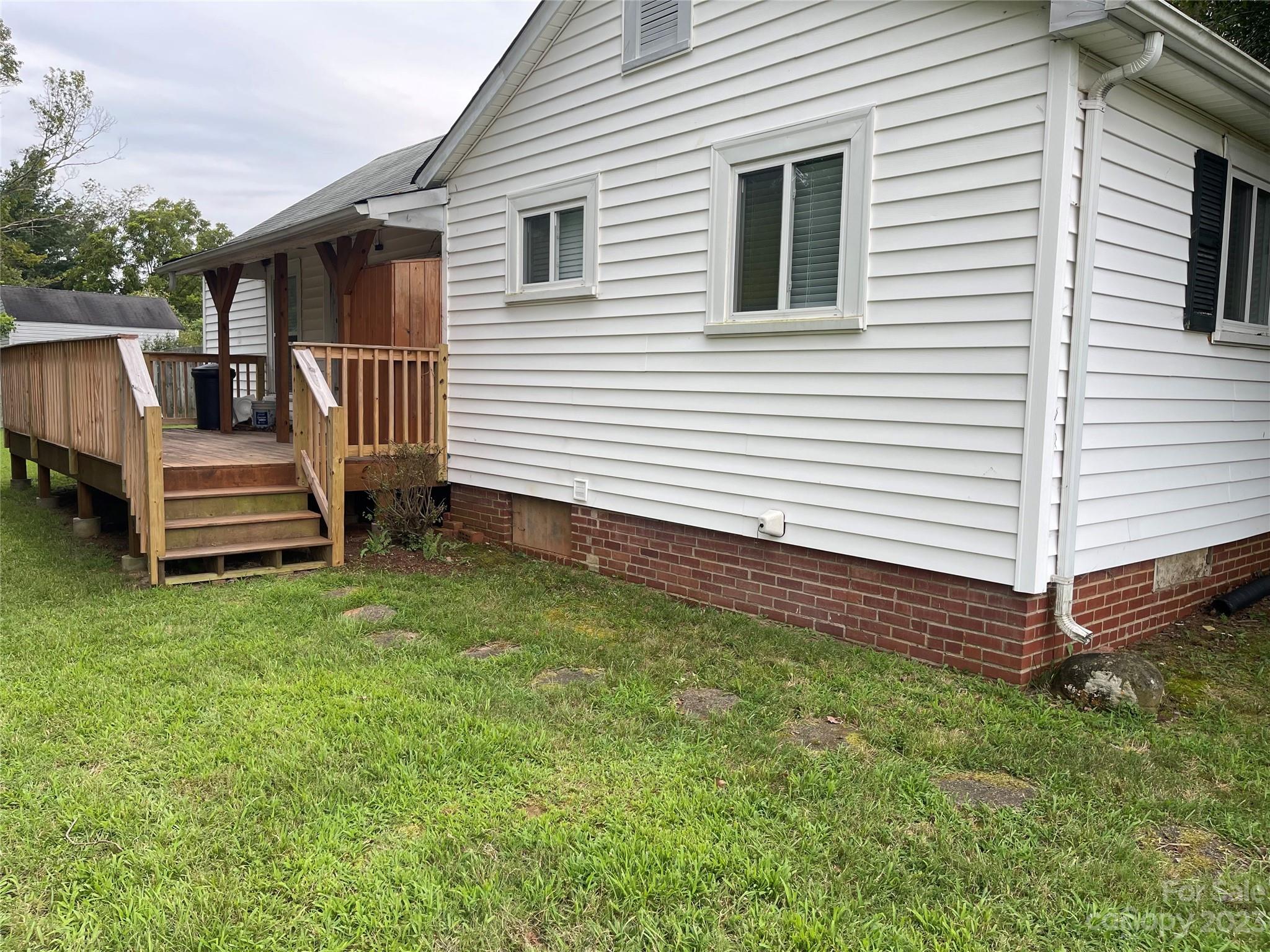 Photo 2 of 3270 Innes Street W