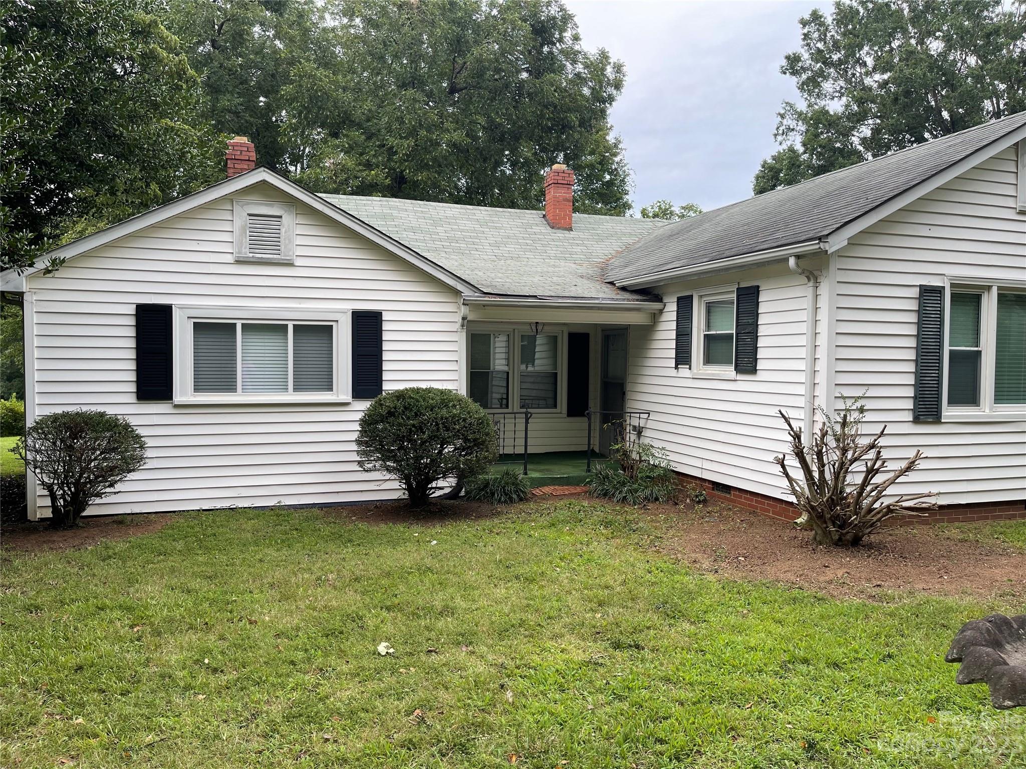 Photo 3 of 3270 Innes Street W