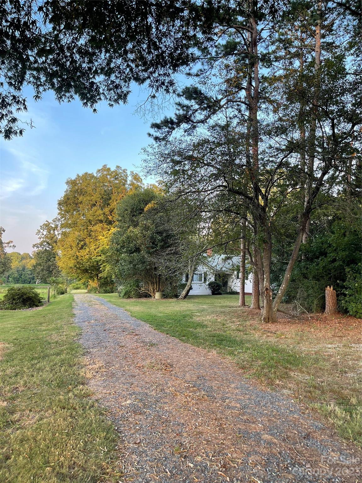 Photo 4 of 3270 Innes Street W