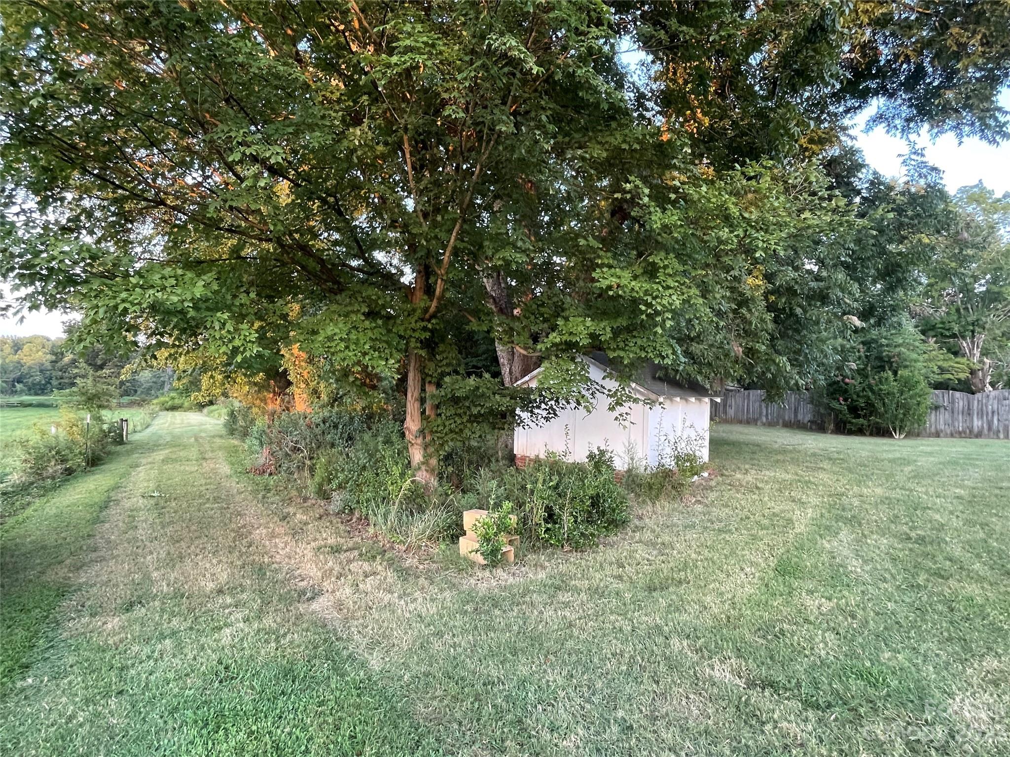 Photo 6 of 3270 Innes Street W