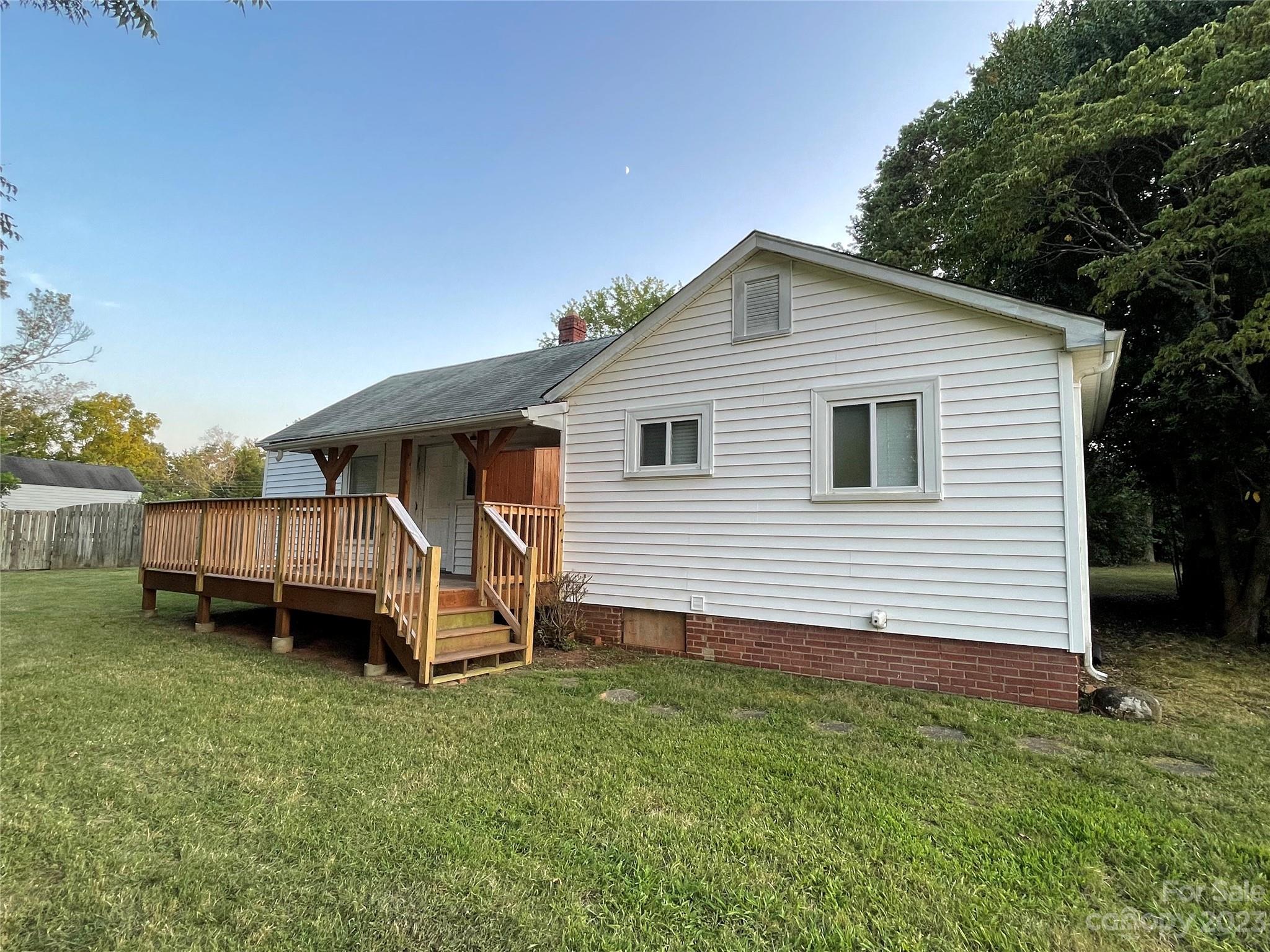 Photo 7 of 3270 Innes Street W