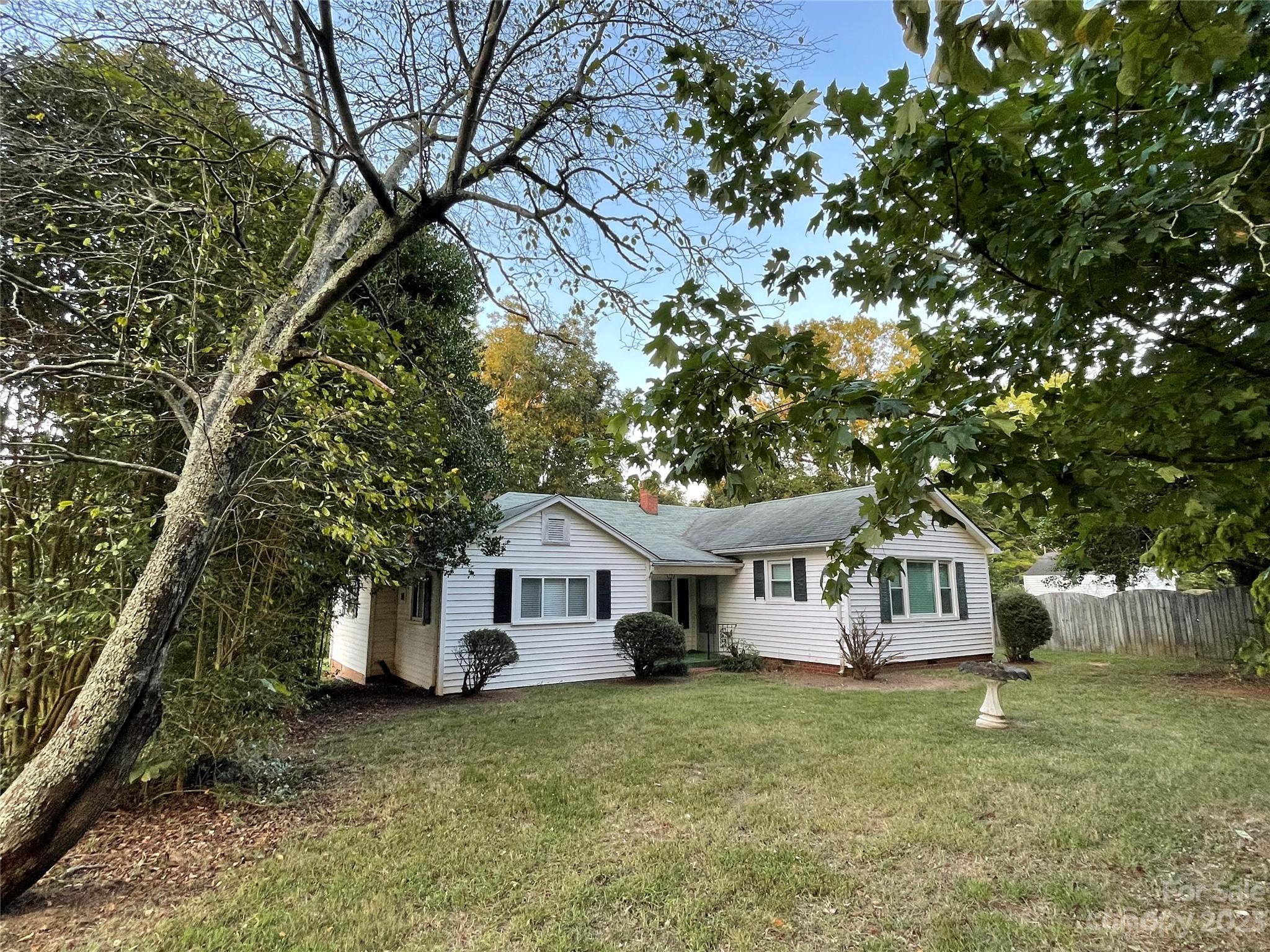 Photo 8 of 3270 Innes Street W
