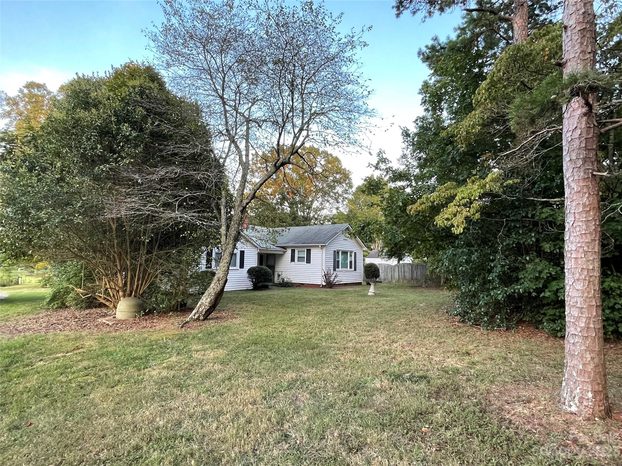 Photo 9 of 3270 Innes Street W