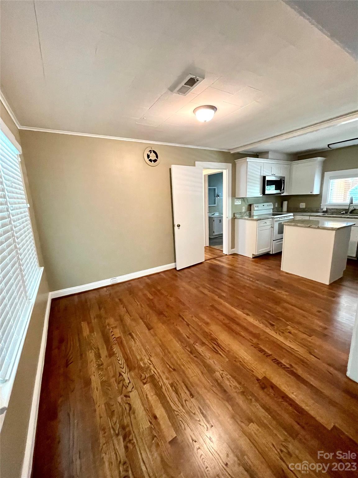 Photo 13 of 3270 Innes Street W