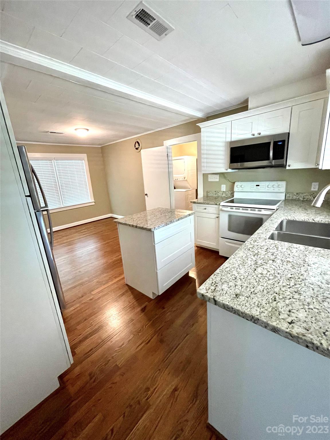 Photo 16 of 3270 Innes Street W