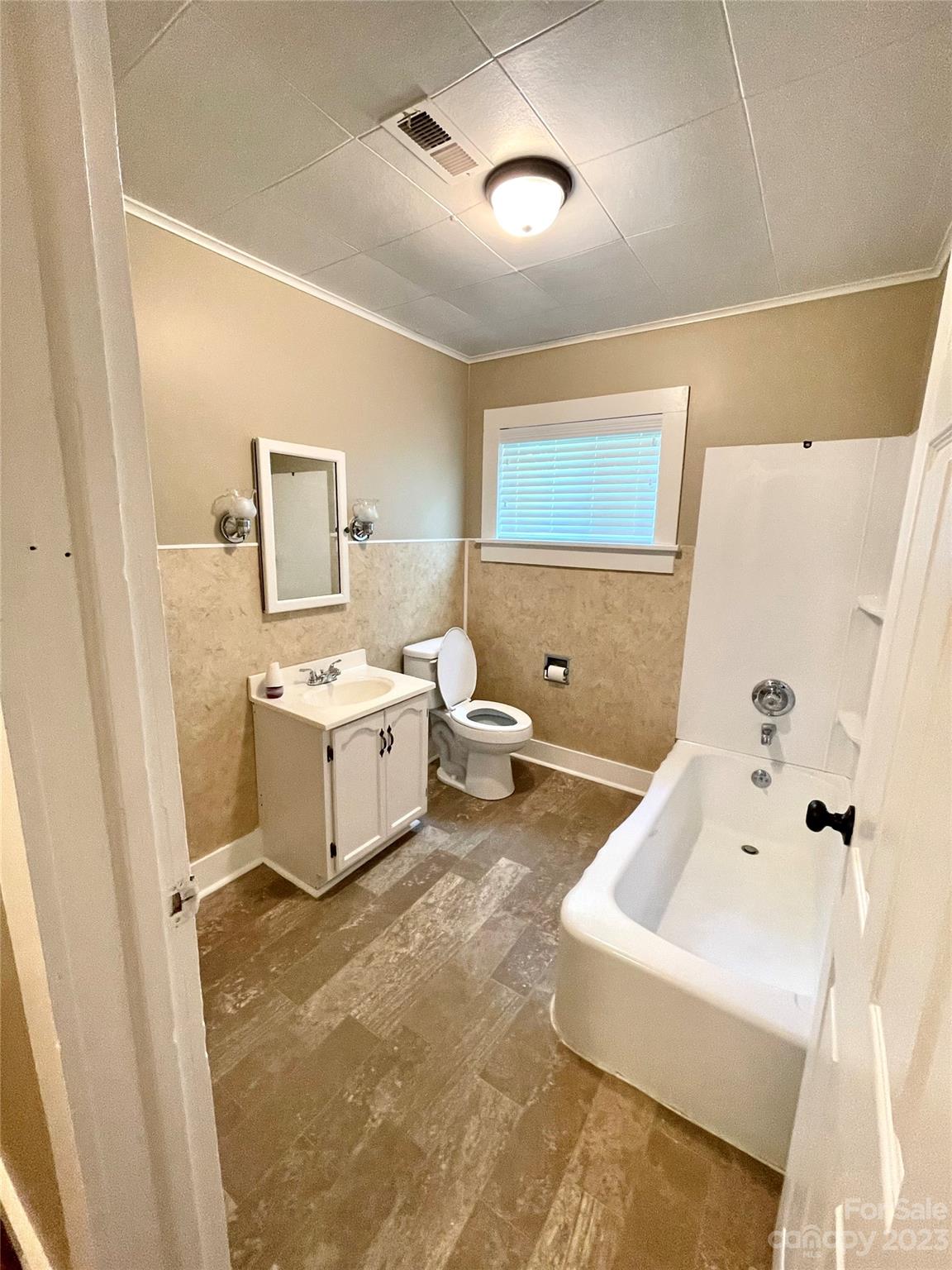 Photo 24 of 3270 Innes Street W