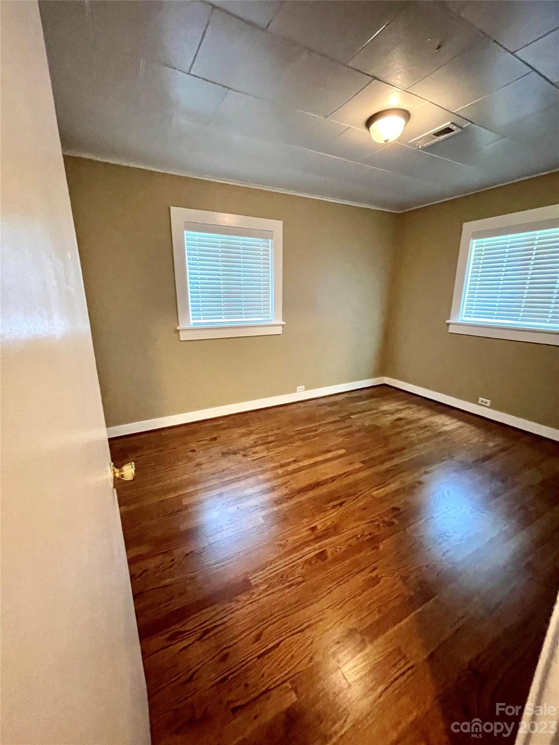 Photo 25 of 3270 Innes Street W