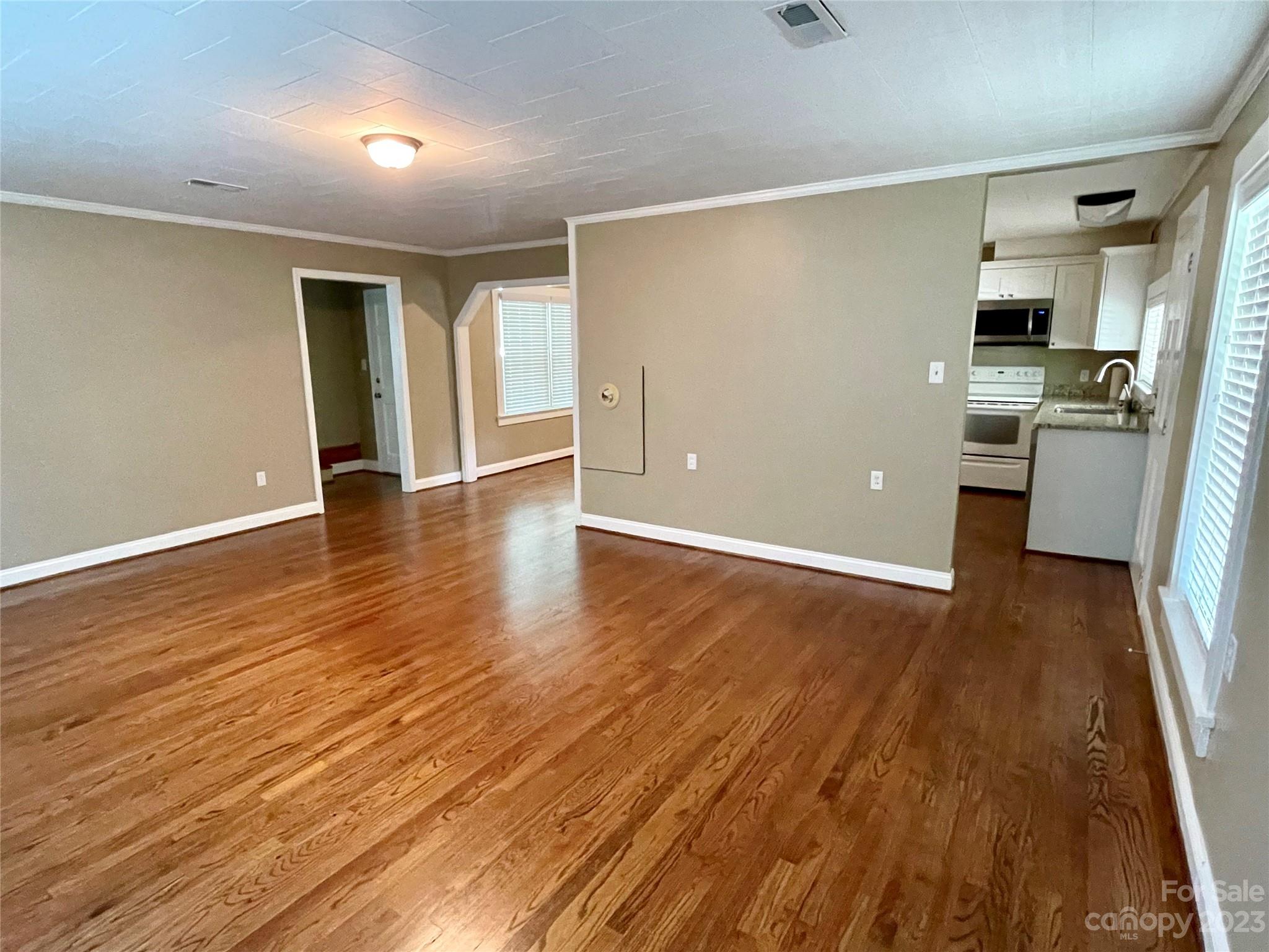 Photo 26 of 3270 Innes Street W