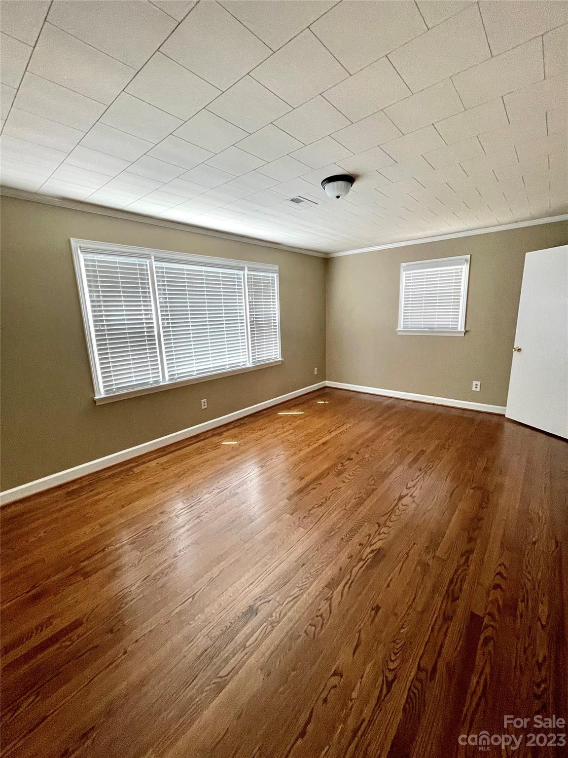 Photo 30 of 3270 Innes Street W