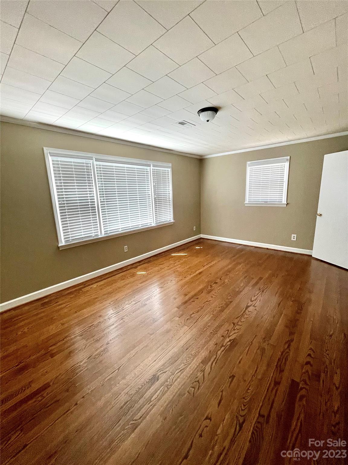 Photo 31 of 3270 Innes Street W