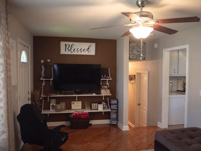 Photo 5 of 4993 Poplar View Lane