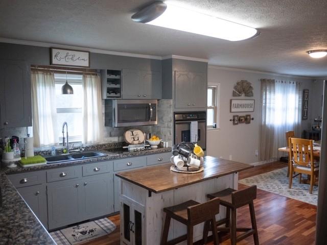 Photo 6 of 7066 Peyronel Street