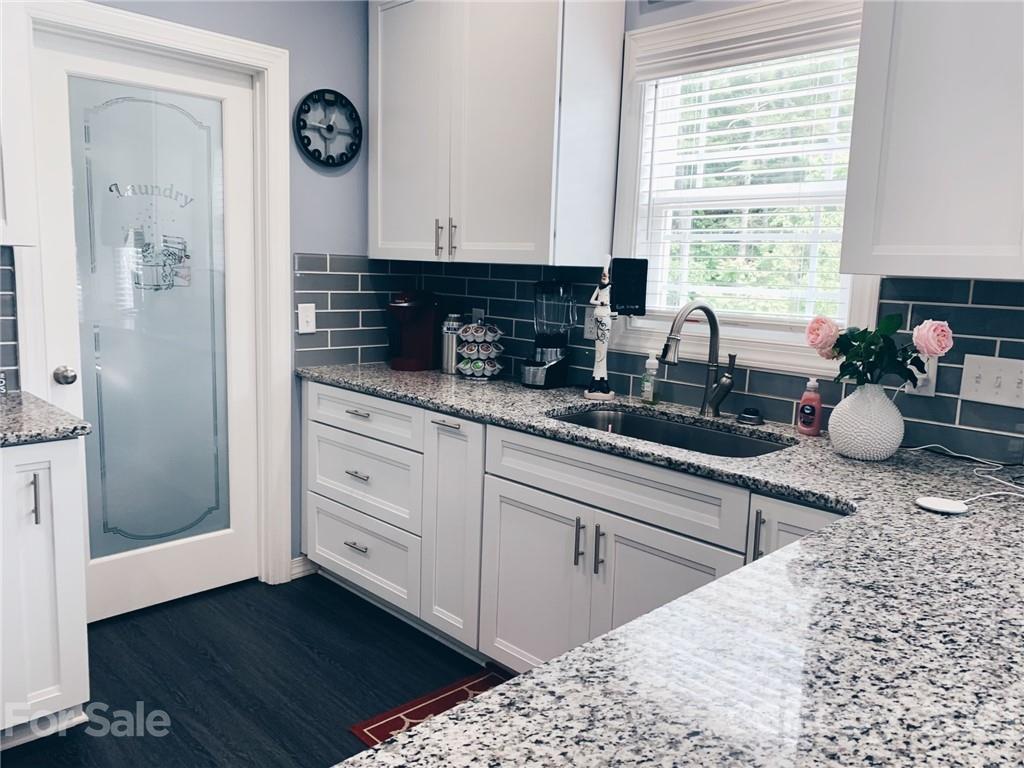 Photo 6 of 917 36th Avenue NW
