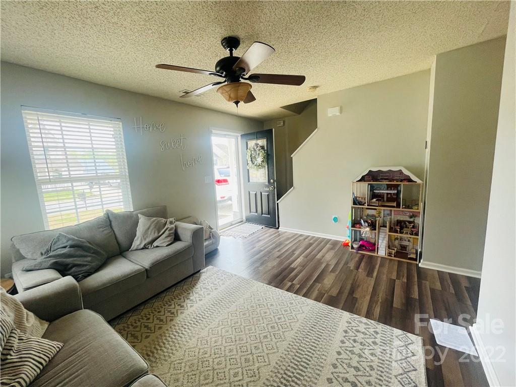 Photo 5 of 402 Trillium Court SW